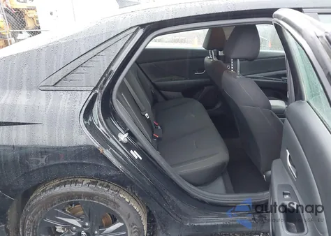 2022 Hyundai Elantra Sel z USA, uszkodzony, nr VIN KMHLS4AG9NU275632